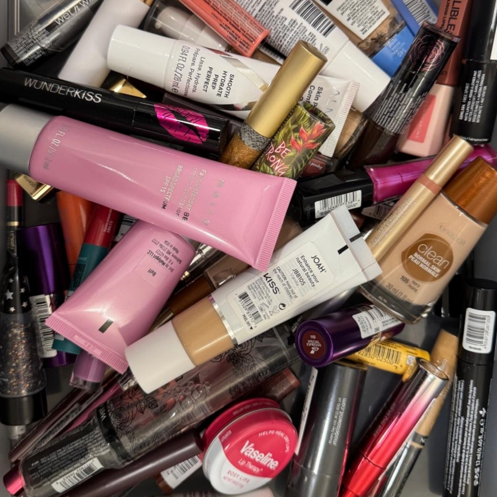 Lot Of 50pcs of cosmetics, pcs of cosmetics, pharmacy cosmetics mix.